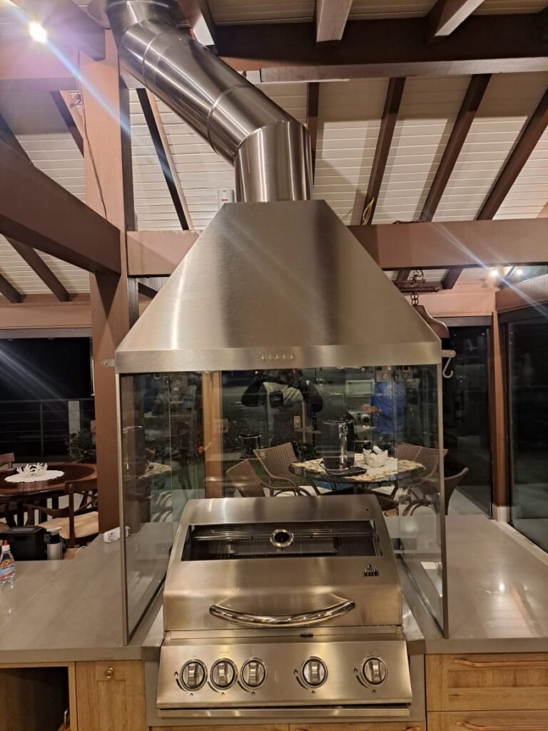 Coifa Piramidal Inox Ilha com Saída Deslocada