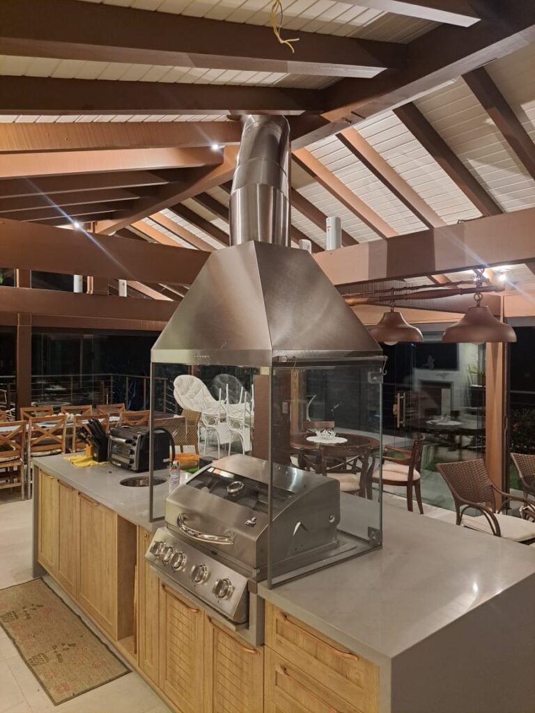 Coifa Piramidal Inox Ilha com Saída Deslocada
