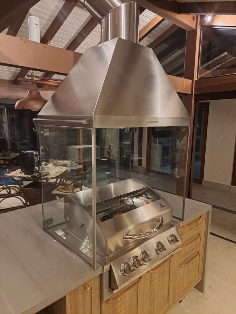 Coifa Piramidal Inox Ilha com Saída Deslocada